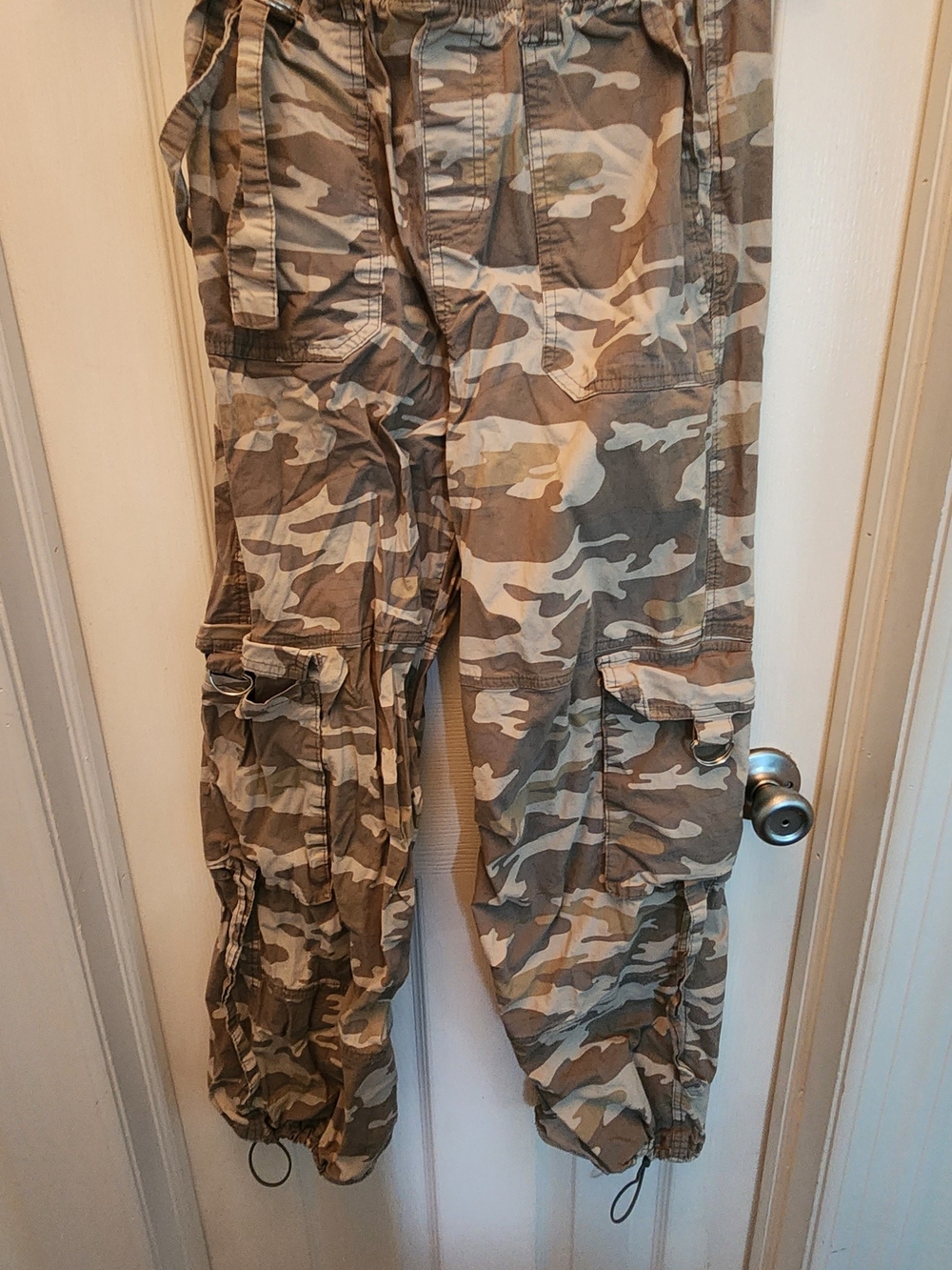 Women's Straight-Leg Cargo Pants in Beige Camo